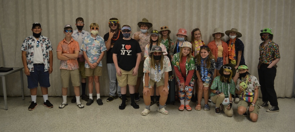2021 Homecoming class pictures for Tacky Tourist Day.